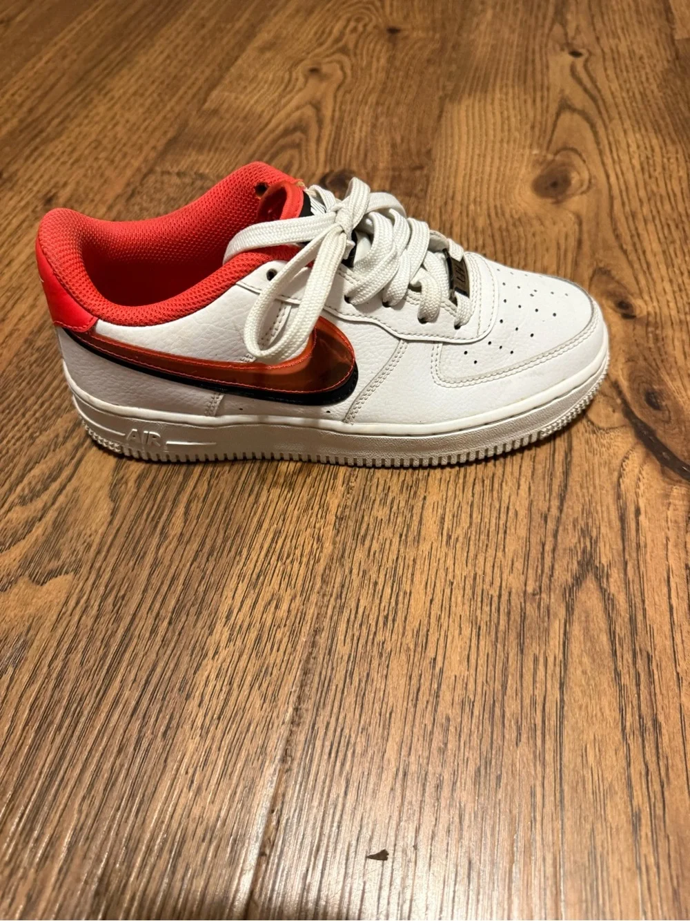 Nike Air Force 1 LV8 